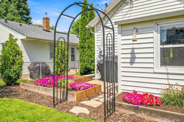 284 Winona Street E, Saint Paul, MN 55107