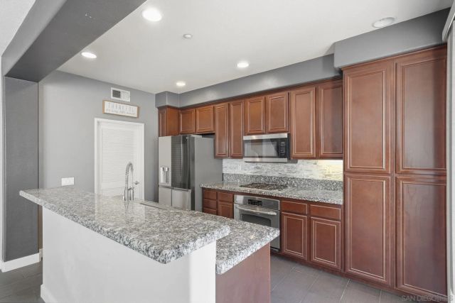17 Via Montisi, Santee, CA 92071