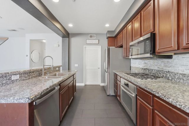 17 Via Montisi, Santee, CA 92071