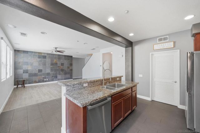 17 Via Montisi, Santee, CA 92071