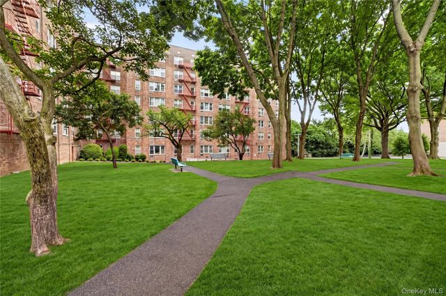 333 Bronx River Road 624, Yonkers, NY 10704
