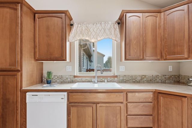 17509 E Nora Ln, Greenacres, WA 99016