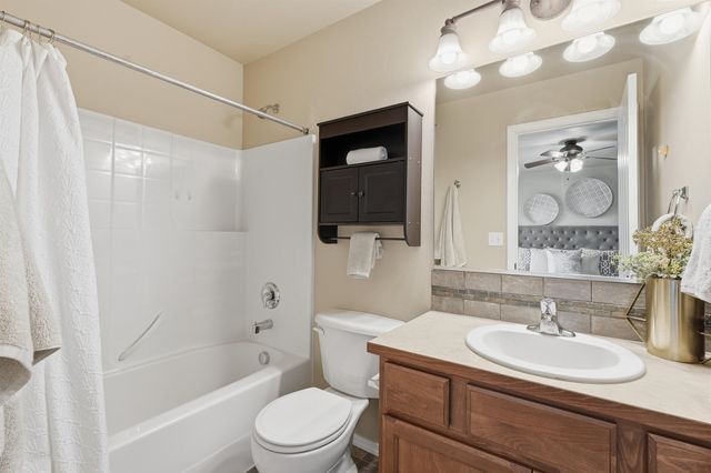 17509 E Nora Ln, Greenacres, WA 99016