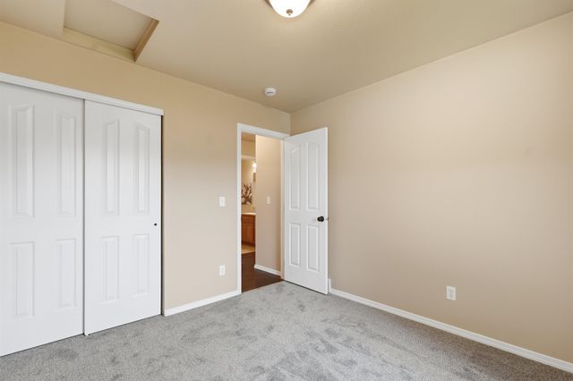 17509 E Nora Ln, Greenacres, WA 99016