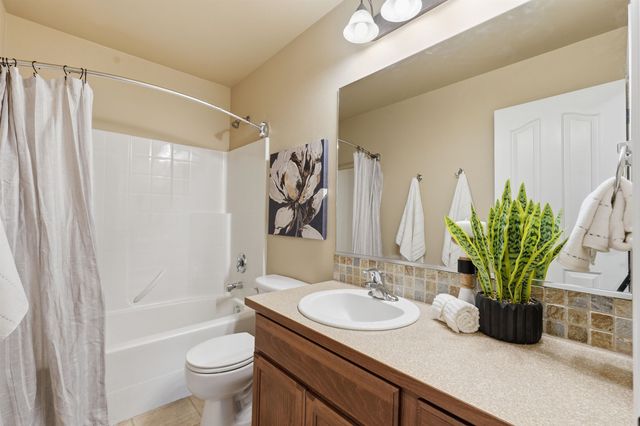 17509 E Nora Ln, Greenacres, WA 99016