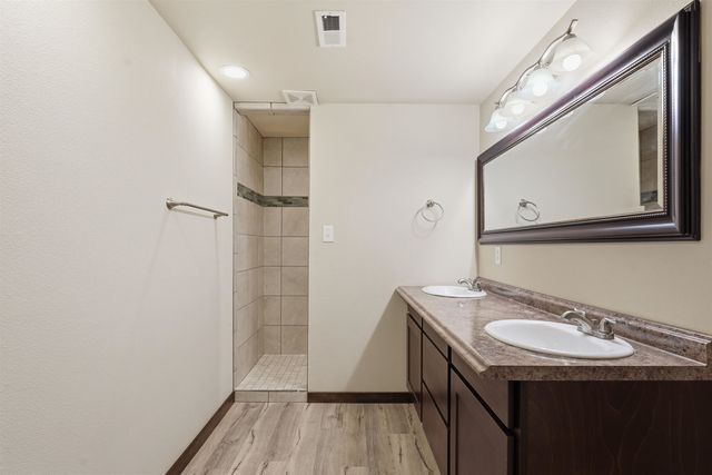 17509 E Nora Ln, Greenacres, WA 99016