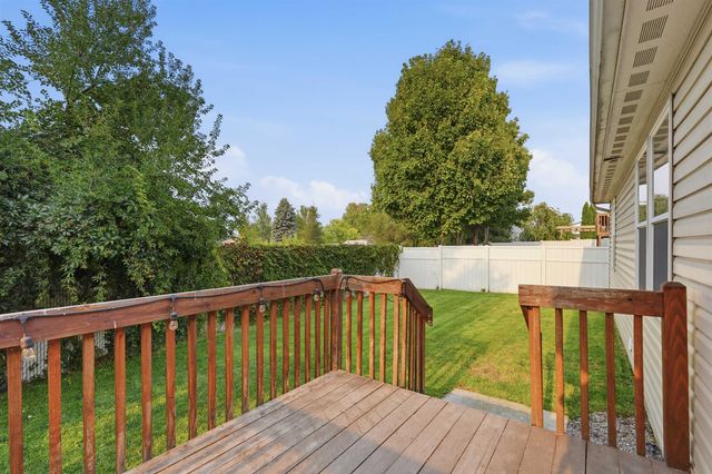 17509 E Nora Ln, Greenacres, WA 99016