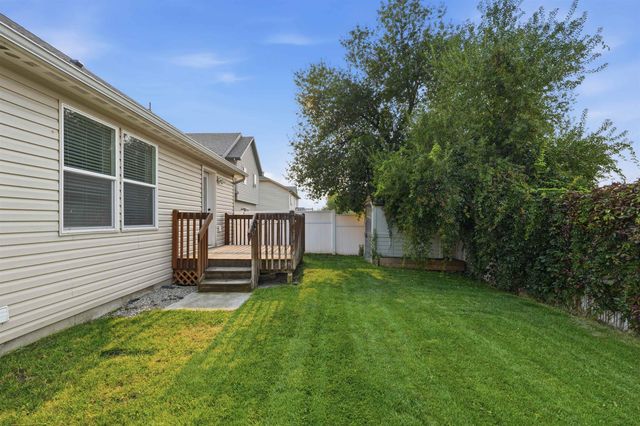 17509 E Nora Ln, Greenacres, WA 99016