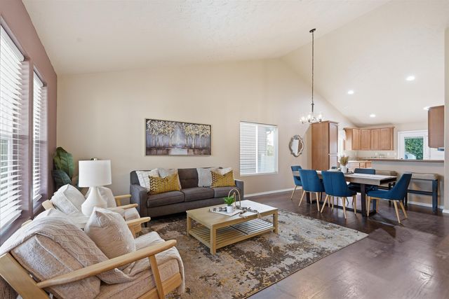 17509 E Nora Ln, Greenacres, WA 99016