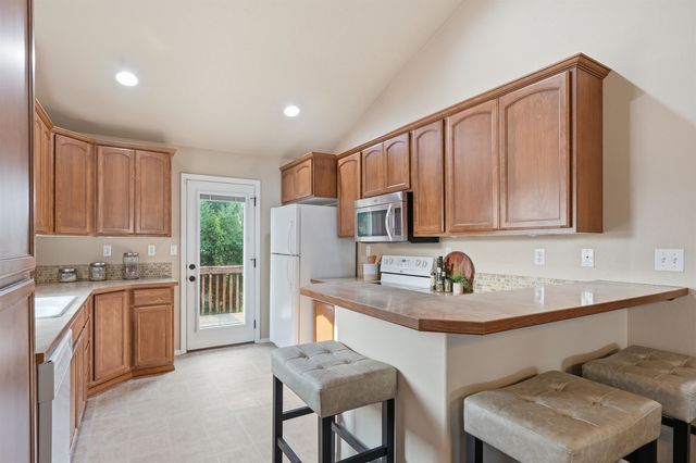 17509 E Nora Ln, Greenacres, WA 99016