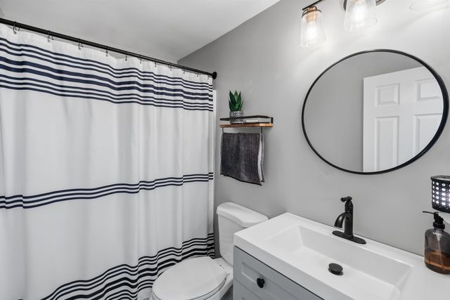 5 Imperial Drive, Londonderry, NH 03053