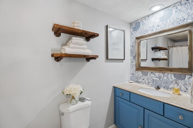 5 Imperial Drive, Londonderry, NH 03053