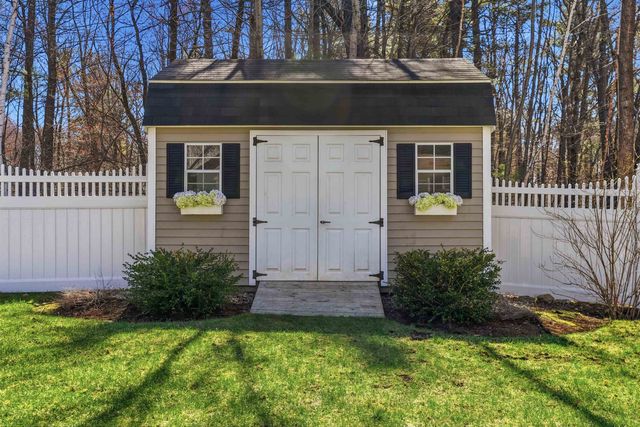 5 Imperial Drive, Londonderry, NH 03053