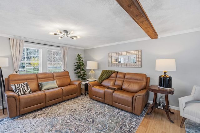 5 Imperial Drive, Londonderry, NH 03053