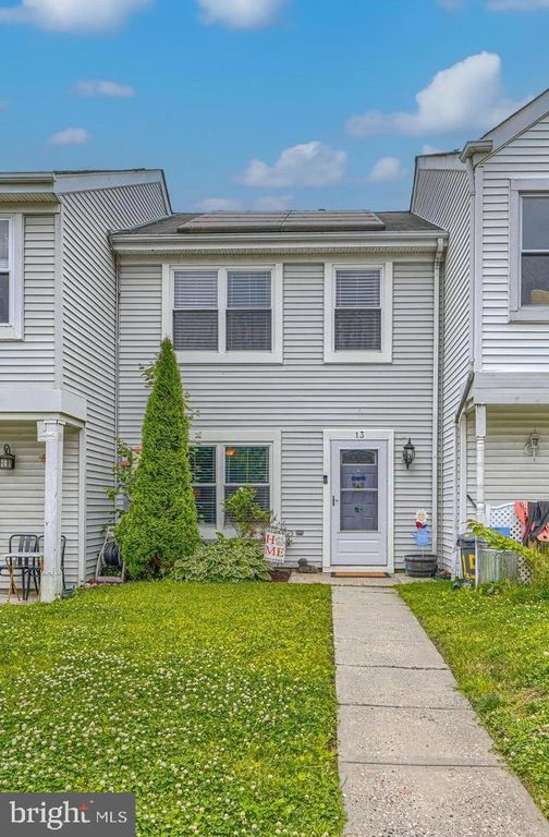 Image 1 of property listing at 13 UTE CT, Middle River, MD 21220