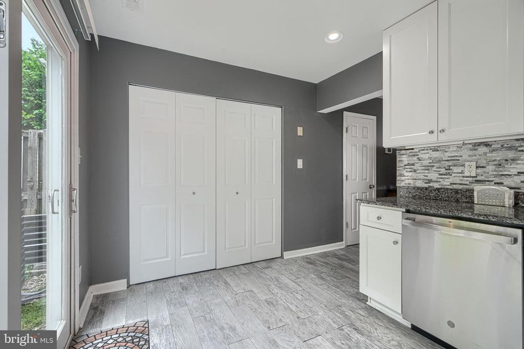 Image 13 of property listing at 13 UTE CT, Middle River, MD 21220