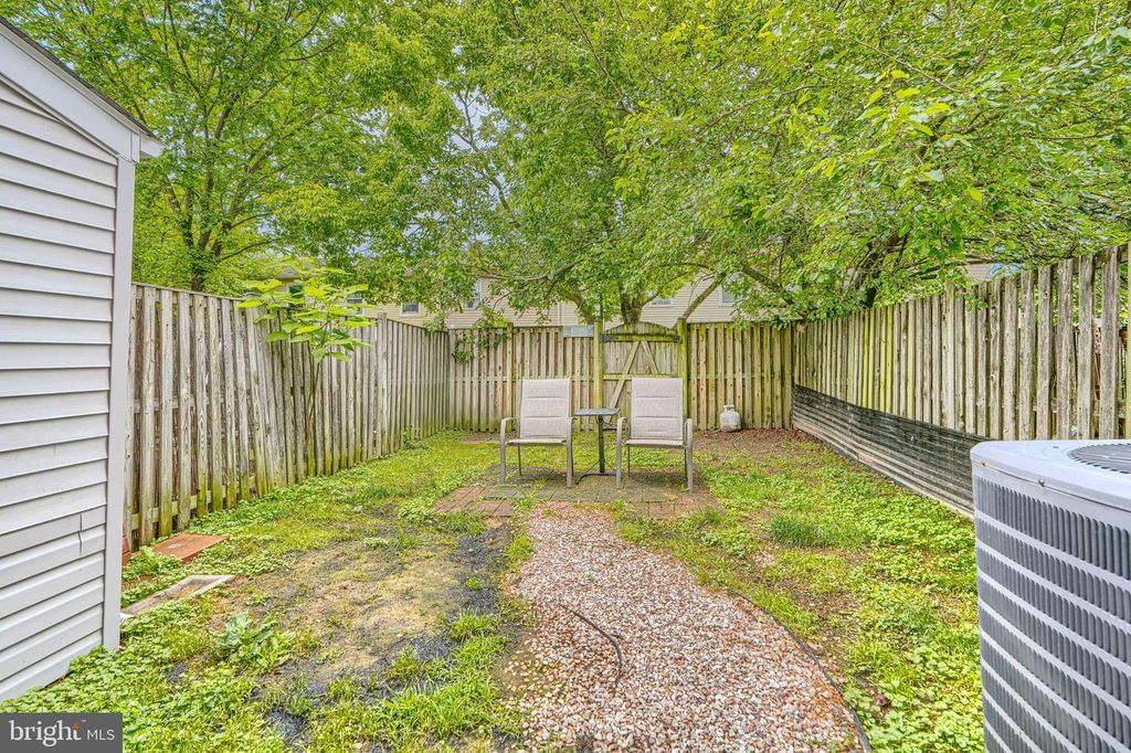 Image 18 of property listing at 13 UTE CT, Middle River, MD 21220