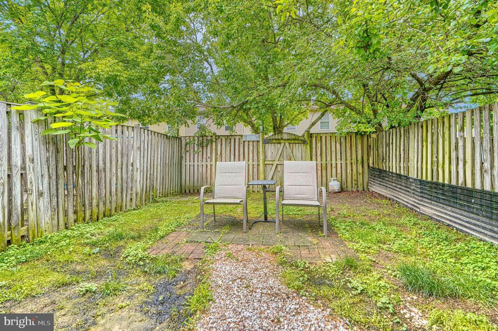 Image 19 of property listing at 13 UTE CT, Middle River, MD 21220