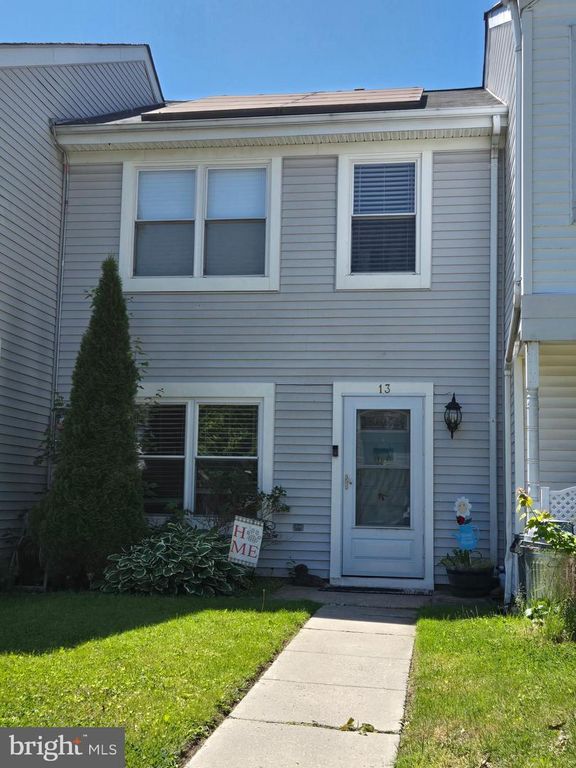 Image 2 of property listing at 13 UTE CT, Middle River, MD 21220