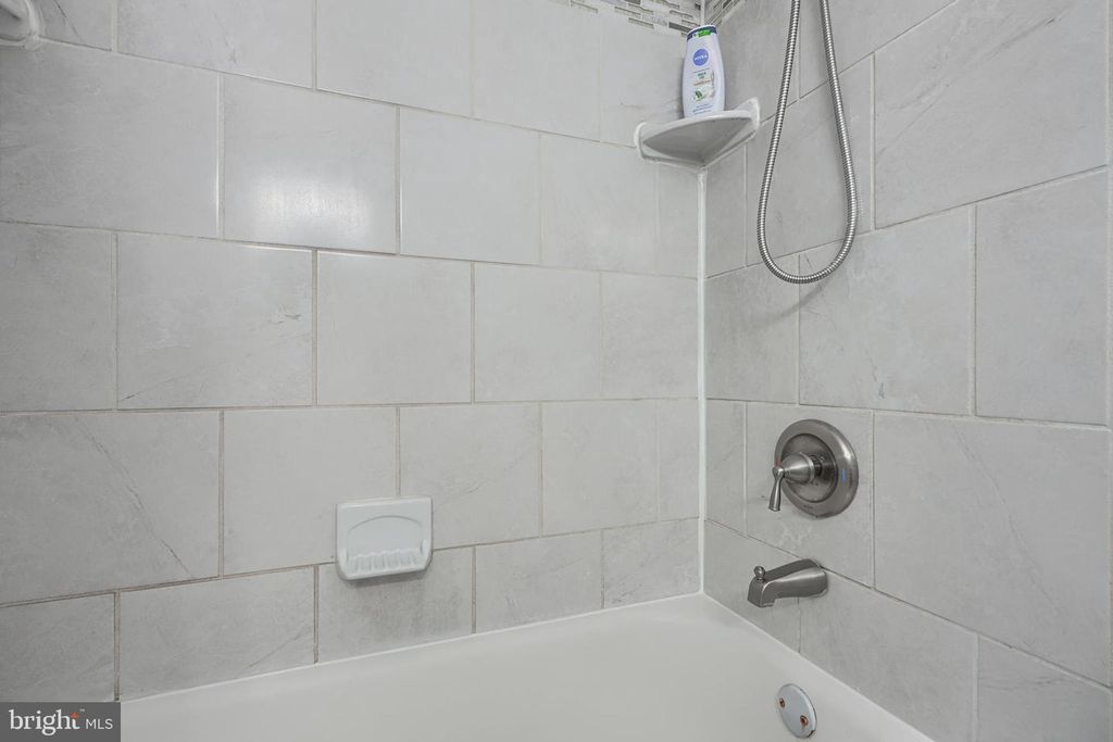 Image 28 of property listing at 13 UTE CT, Middle River, MD 21220