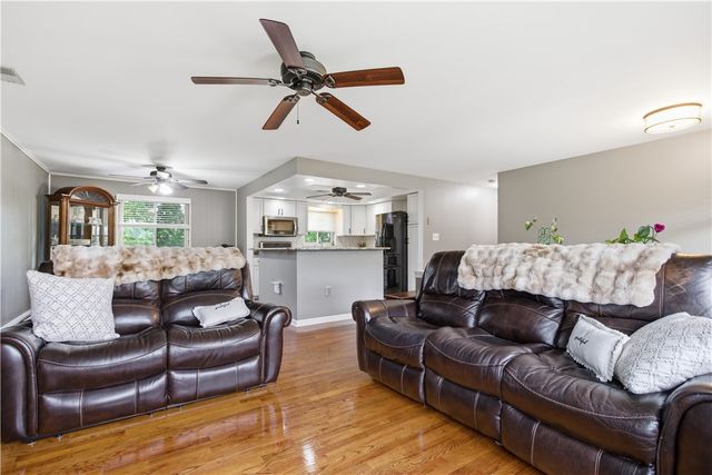 1823 Droz Ave, Economy, PA 15003