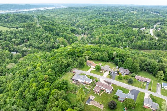 1823 Droz Ave, Economy, PA 15003