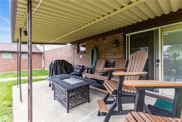 1823 Droz Ave, Economy, PA 15003