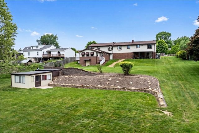 1823 Droz Ave, Economy, PA 15003