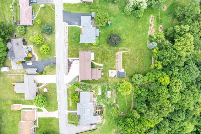 1823 Droz Ave, Economy, PA 15003
