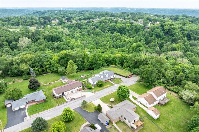 1823 Droz Ave, Economy, PA 15003