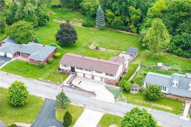 1823 Droz Ave, Economy, PA 15003