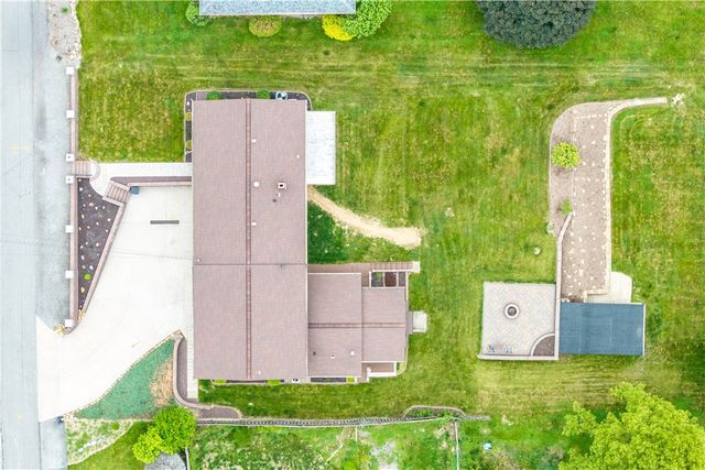 1823 Droz Ave, Economy, PA 15003