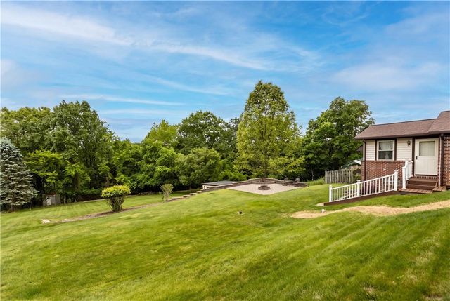 1823 Droz Ave, Economy, PA 15003