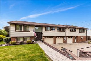 1823 Droz Ave, Economy, PA 15003