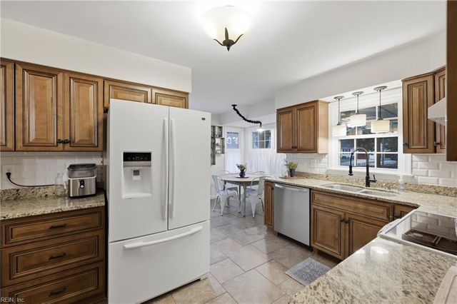 424 Pines Of Warrick DR, Chesapeake, VA 23322