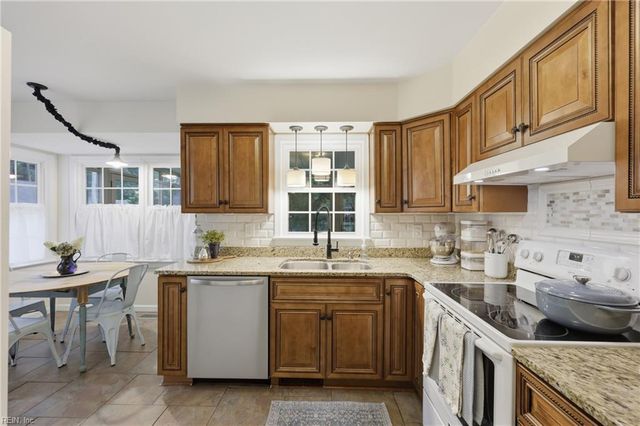 424 Pines Of Warrick DR, Chesapeake, VA 23322