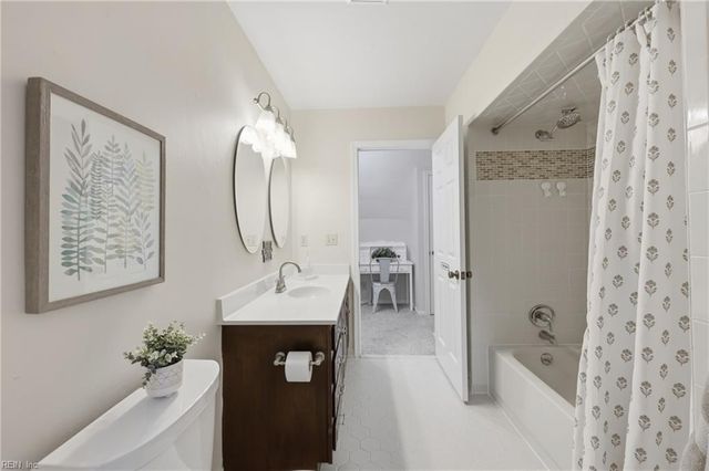 424 Pines Of Warrick DR, Chesapeake, VA 23322