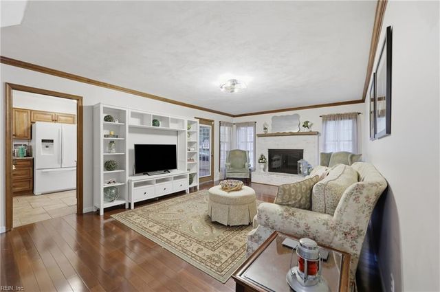 424 Pines Of Warrick DR, Chesapeake, VA 23322