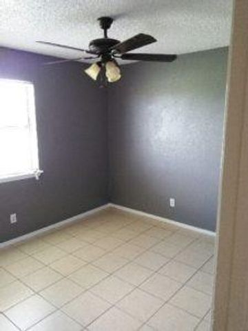 1320 Wilson ST 233, Lockhart, TX 78644