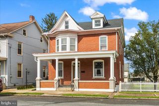 27 N CENTER ST, Cleona, PA 17042