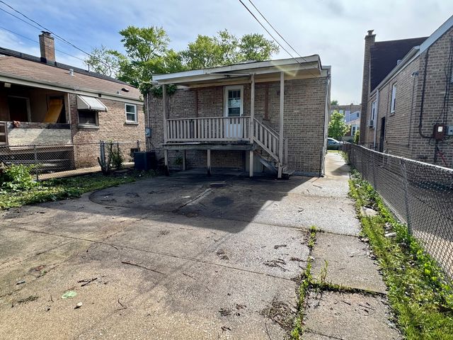 6328 N Troy Street, Chicago, IL 60659