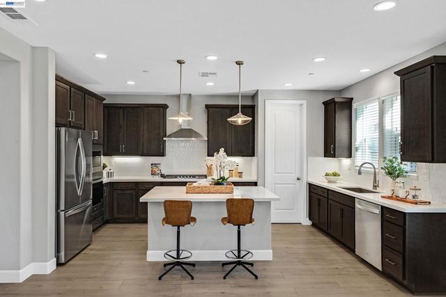 271 Eagle Nest Dr, Oakley, CA 94561