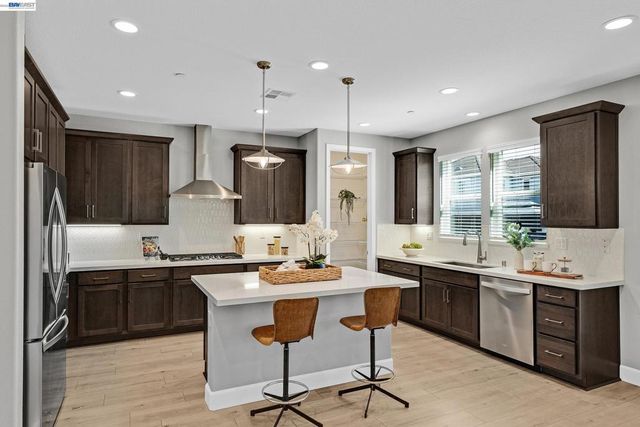 271 Eagle Nest Dr, Oakley, CA 94561