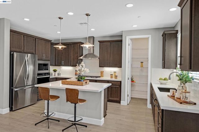 271 Eagle Nest Dr, Oakley, CA 94561