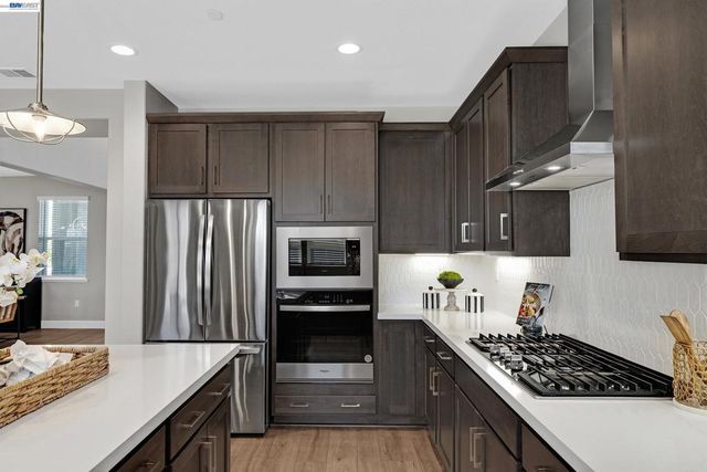 271 Eagle Nest Dr, Oakley, CA 94561