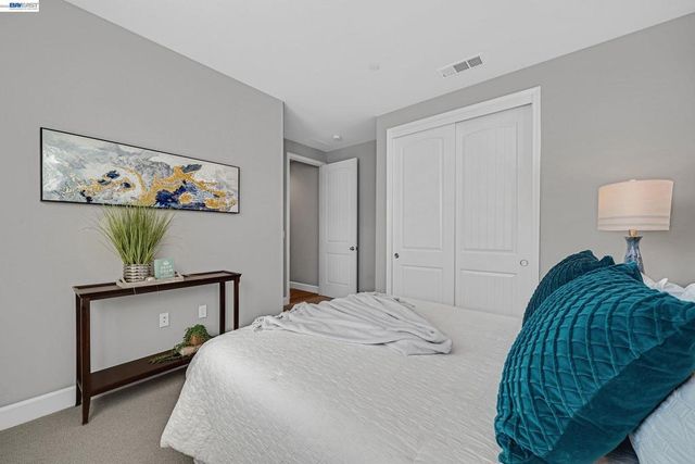 271 Eagle Nest Dr, Oakley, CA 94561