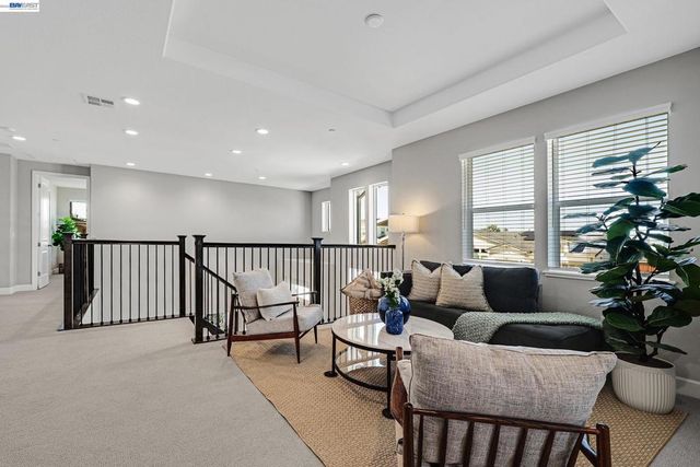 271 Eagle Nest Dr, Oakley, CA 94561