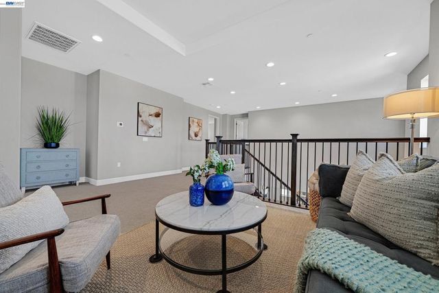 271 Eagle Nest Dr, Oakley, CA 94561