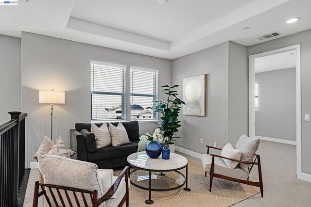 271 Eagle Nest Dr, Oakley, CA 94561