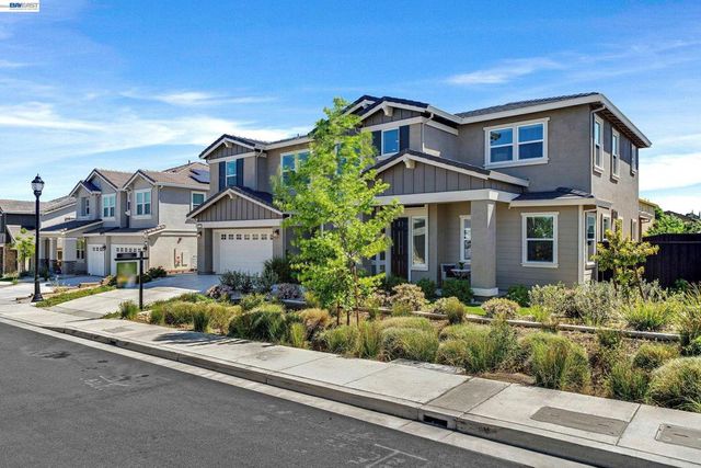 271 Eagle Nest Dr, Oakley, CA 94561